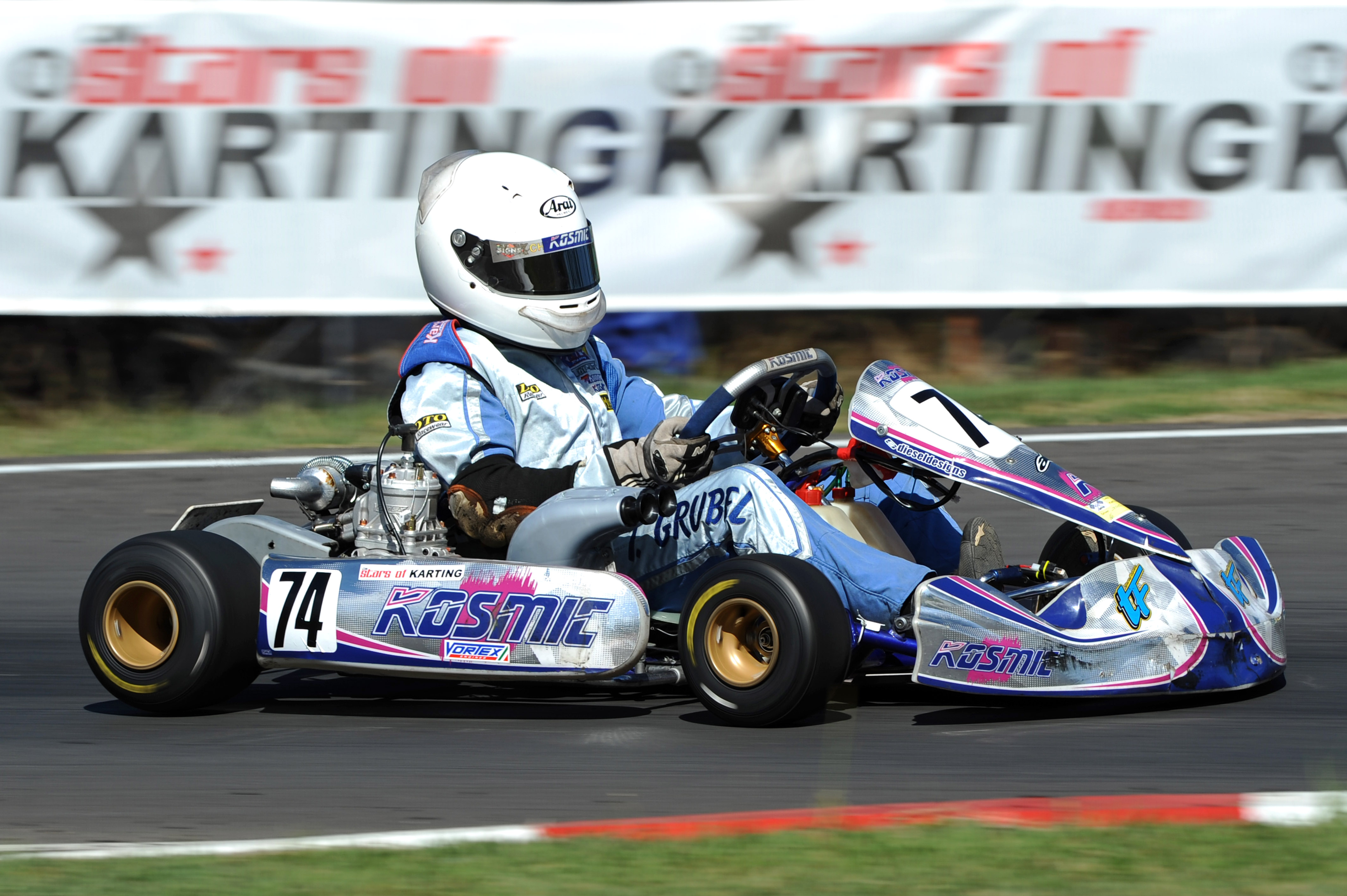 Kosmic lead the Manufacturer’s Challenge Kosmic lead the Manufacturer’s Challenge