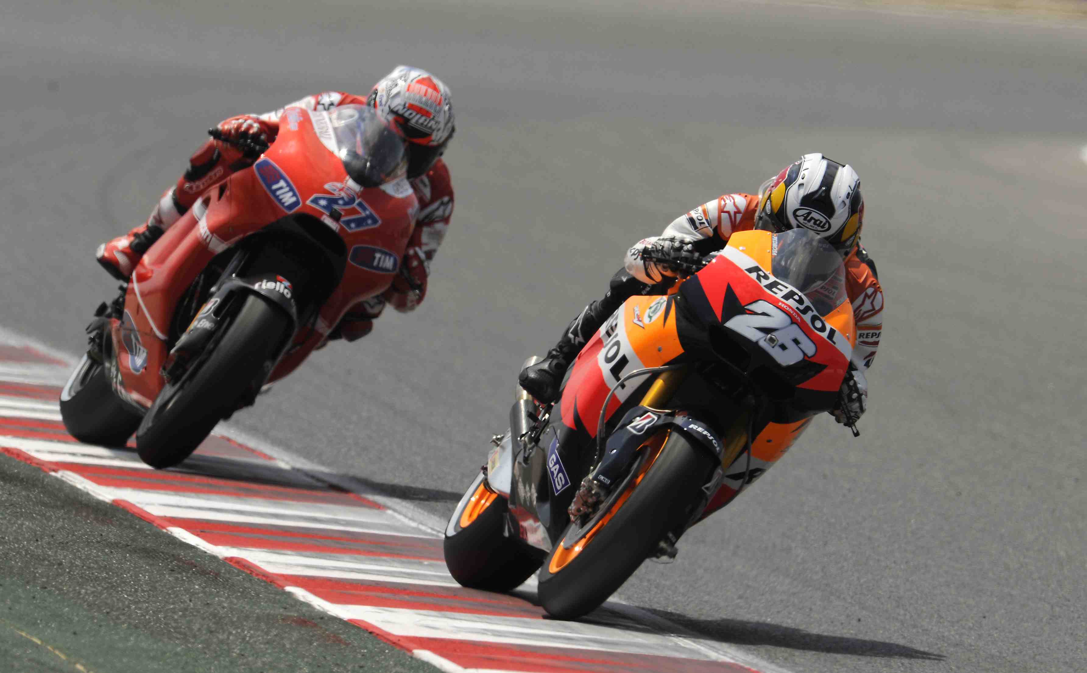 Casey Stoner signs with Honda for 2011 Casey Stoner signs with Honda for 2011