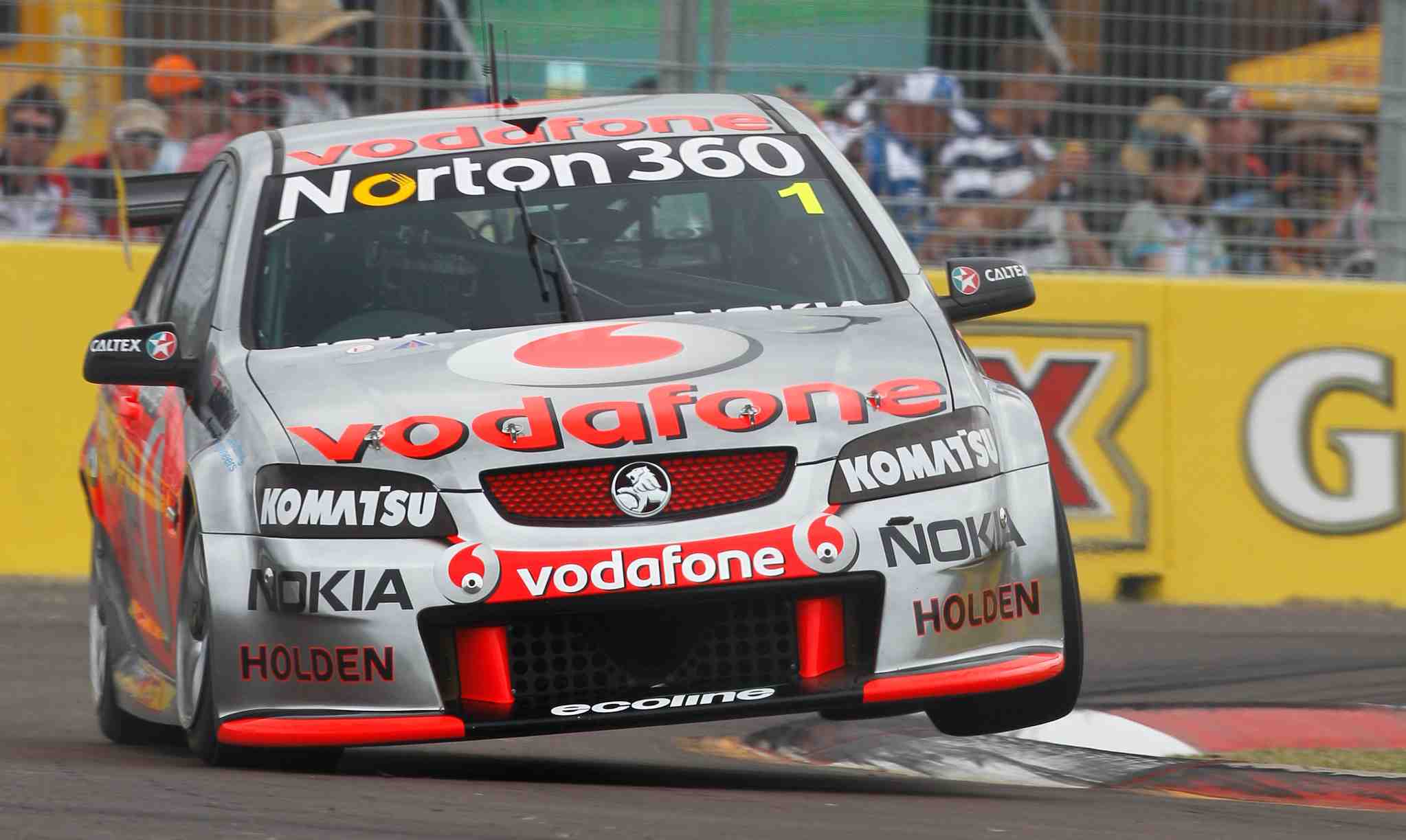 Whincup crushes the field in Townsville Whincup crushes the field in Townsville