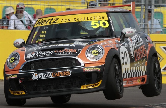 New Zealander takes up the MINI Challenge New Zealander takes up the MINI Challenge