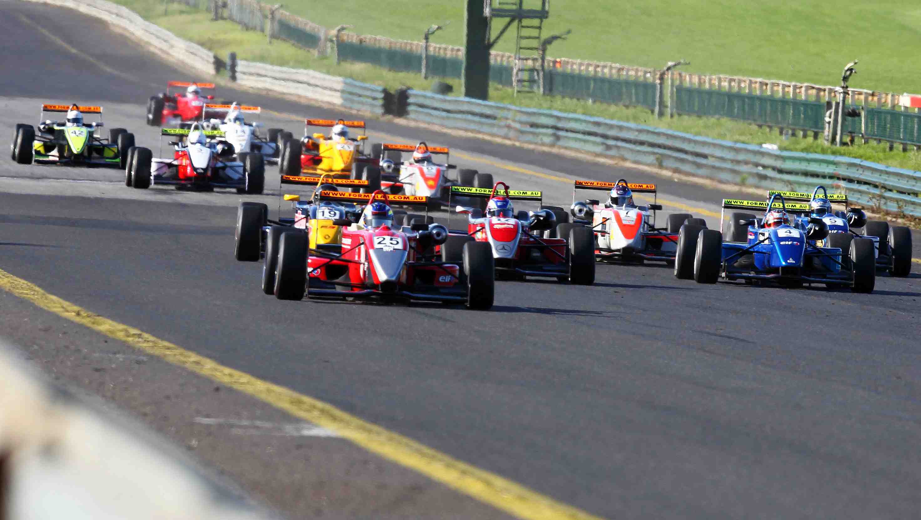 Macrow wins as Evans reduces F3 title gap Macrow wins as Evans reduces F3 title gap