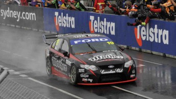 thumb Jonathon Webb crosses the line to win in Sydney