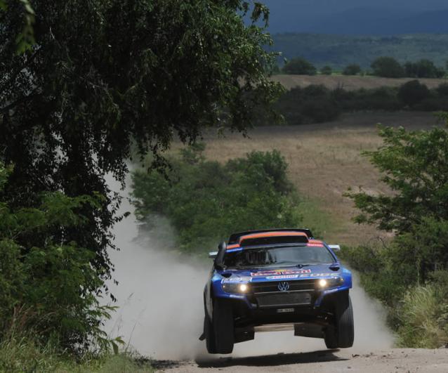 Carlos Sainz heads Dakar charge Carlos Sainz heads Dakar charge
