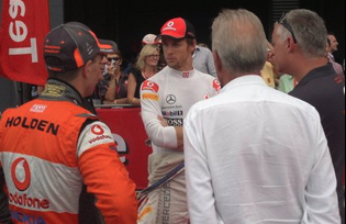 thumb Craig Lowndes with Jenson Button, Button's father and TeamVodafone manager Adrian Burgess
