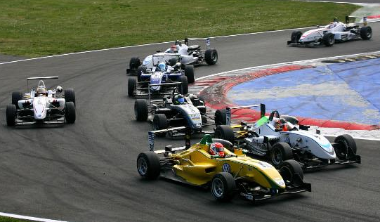 Pye crashes out of opening British F3 race Pye crashes out of opening British F3 race