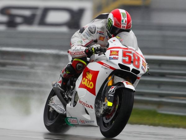 Rain and oil hamper Assen practice Rain and oil hamper Assen practice