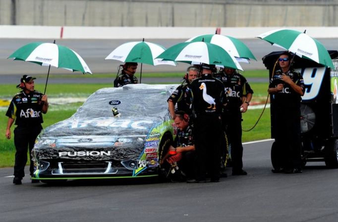 Kyle Busch on pole after rain out Kyle Busch on pole after rain out
