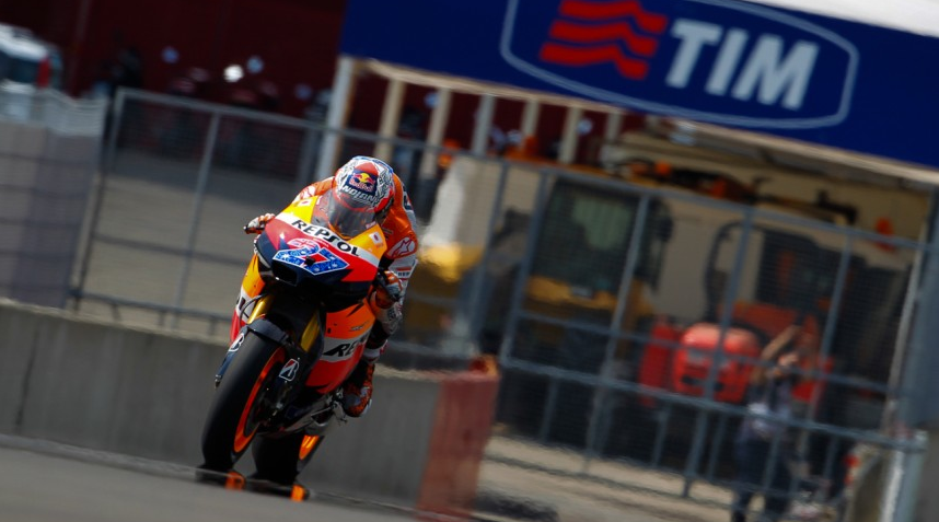 Casey Stoner takes pole in Mugello Casey Stoner takes pole in Mugello