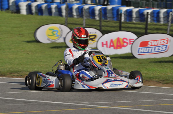 Aidan Wright fights hard in France