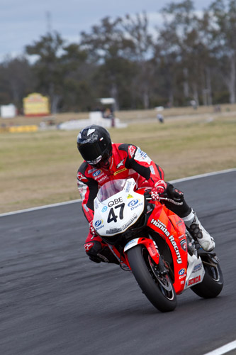Wayne Maxwell takes first win of 2011 Wayne Maxwell takes first win of 2011
