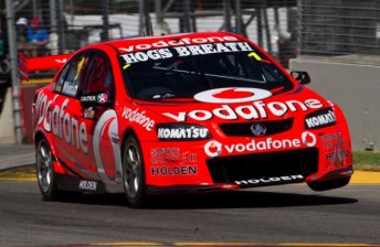 thumb Whincup 344x224 Jamie Whincup takes pole as carnage continues