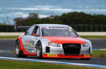 th Hossack1 344x224 John Bowe scores pole for Phillip Island TCM