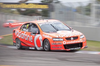 thumb 1 whincup 344x230 Jamie Whincup wins Race 14 on Townsville streets