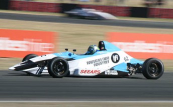 thumb EQw7EUAAn5OMUMW 344x214 Hart takes opening Formula Ford win at Ipswich