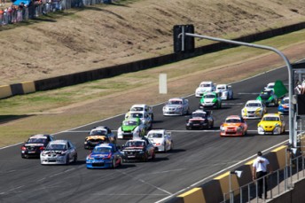 thumb MG 3252 344x229 Peter Carr takes Aussie Racing Cars series lead