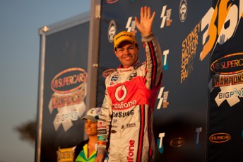 thumb lowndes wins podium 344x229 Lowndes wins as Whincup falters in Sydney