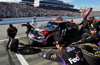 thumb Hamlin win Loudon 344x224 Hamlin delivers on promise at Loudon