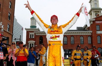 thumb HunterReay Celebrates At Baltimore Std 344x224 Ryan Hunter Reay wins in Baltimore and forces title decider