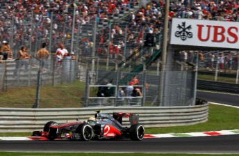 thumb hamilton3 344x224 Lewis Hamilton takes dominant Italian GP victory