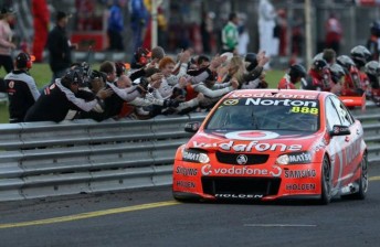thumb lowndes luff 2 344x224 Warren Luff in awe of TeamVodafone synergy