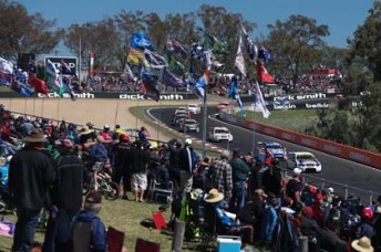 thumb V8Bathurst EV11 12 9082 344x228 Bathurst 1000 update at half race distance
