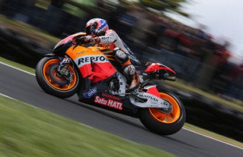 thumb speedcafe motogp fri 4746 2 STONER 344x222 Stoner sets pace in front of record crowd at Island practice