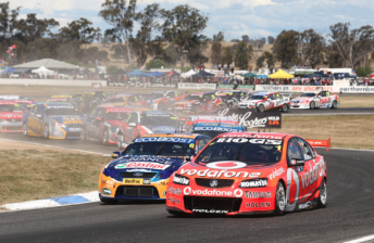 thumb Screen Shot 2012 11 18 at 5.29.21 PM 344x224 Lowndes wins Race 28 as Whincup secures fourth title