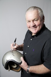 aj Alan Jones F1 051 199x299 Rare Alan Jones go kart helmet uncovered in market