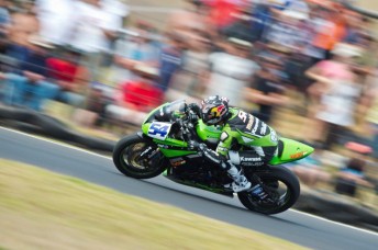 Kenan Sofuoglu wins World Supersport race at Phillip Island lr Kenan Sofuoglu flying on his Kawasaki in world supersport win 344x228 Kenan Sofuoglu wins World Supersport race at Phillip Island