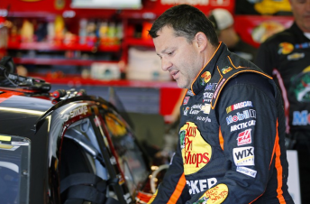 Tony Stewart 2 344x226 Stewart undergoes second surgery on broken leg