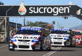 thumb Johnson leads Courtney at the Sucrogen Townsville 400