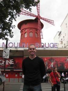 moulin rouge Lowndes out the front of the famous Moulin Rouge building