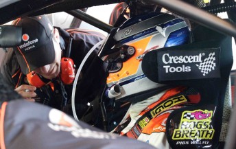 thumb Steve Owen in Whincup's #1 TeamVodafone Commodore VE, chatting with chief engineer Mark Dutton