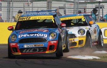 thumb Paul Stokell leads title leader Chris Alajajian at Townsville