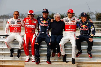 thumb Lewis Hamilton, Fernando Alonso, Mark Webber, Bernie Ecclestone, Jenson Button and Sebstian Vettel pose at the Korean circuit