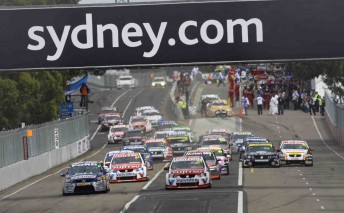 thumb The V8 Supercars pack roars towards turn one at the Sydney Telstra 500