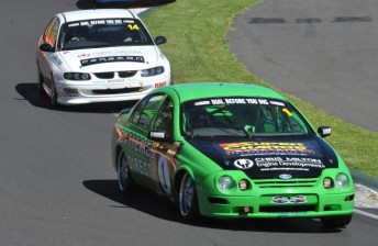 thumb Lovell leads Tabinor in the Saloon Cars