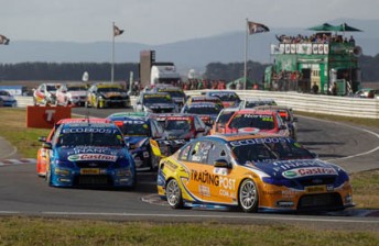 thumb Davison leads the field at the start