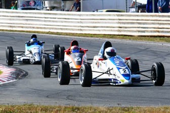 thumb Garry Jacobson leads Shae Davis at Symmons Plains today