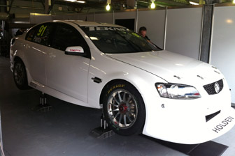 thumb The twin Tekno Autosports Commodores will be seen this weekend in plain white