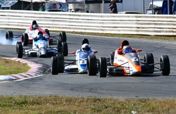 thumb Shae Davies leads round winner Garry Jacobsen at Symmons Plains
