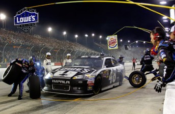 thumb Jimmie Johnson's Hendrick Motorsports crew service his #48 Chevrolet on its way to victory at the Southern 500