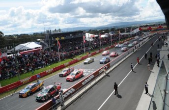 thumb The start of the 2011 Supercheap Auto Bathurst 1000
