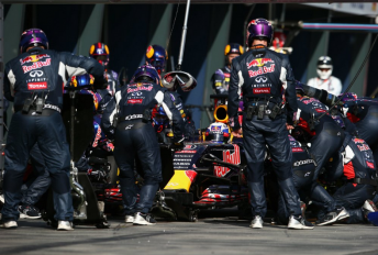 Red Bull service Ricciardo's car at Albert Park
