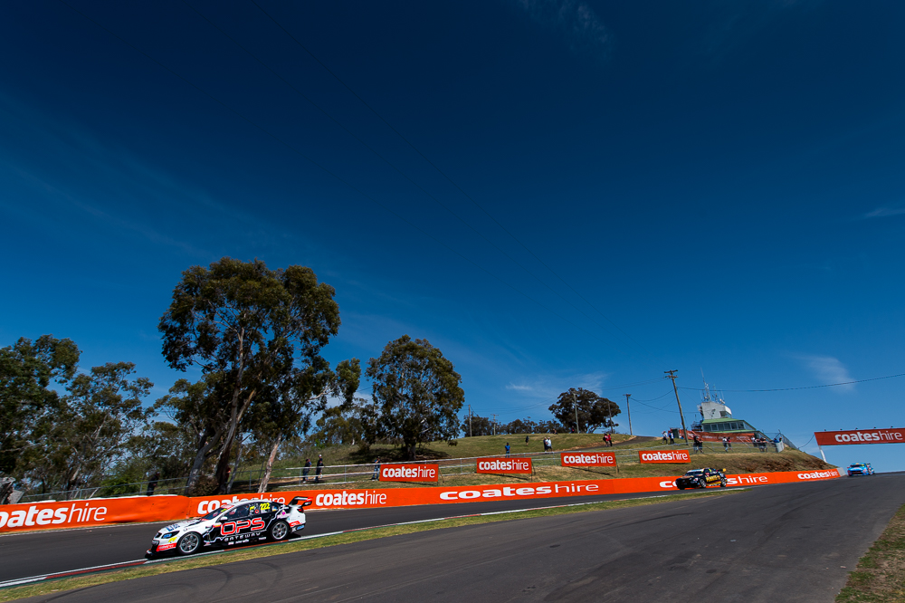 GALLERY V8 Supercars on track at Bathurst Speedcafe