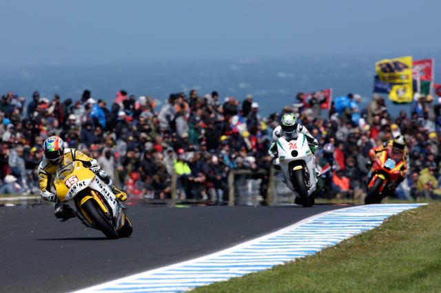 Alex de Angelis heading to Moto2 victory 2011 Phillip Island