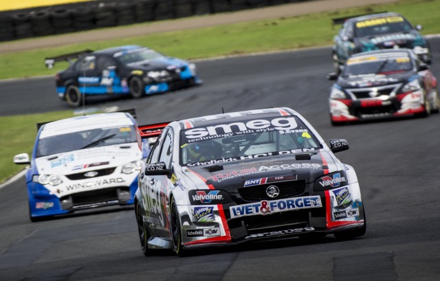 Simon Evans on his way to victory in Race 1 at Pukekohe
