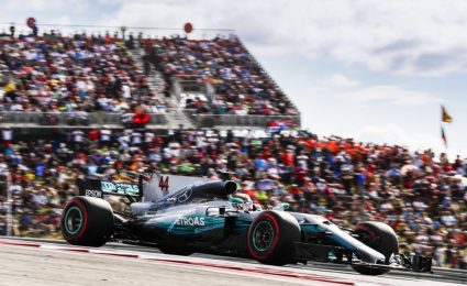 Hamilton beats Vettel to USGP pole position
