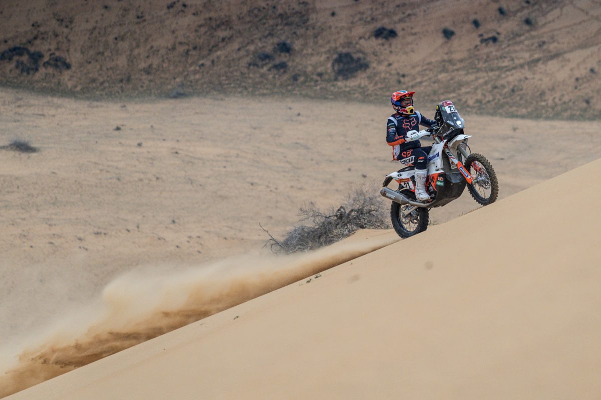 Dakar et rally-raid - Page 12 Daniel-Sanders-KTM-Factory-Racing-2021-Dakar-Rally-Stage-Seven-1200x800