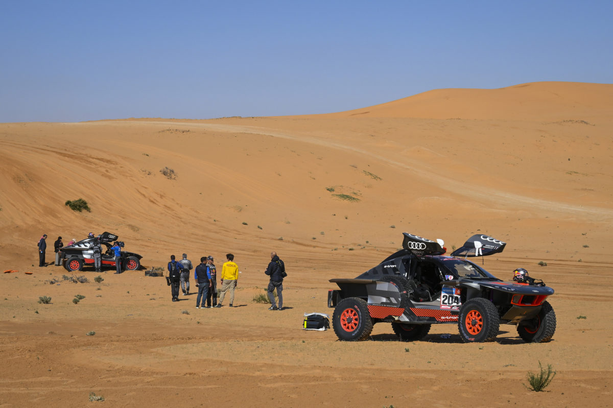 The same dune caught out both Stephane Peterhansel and Carlos Sainz